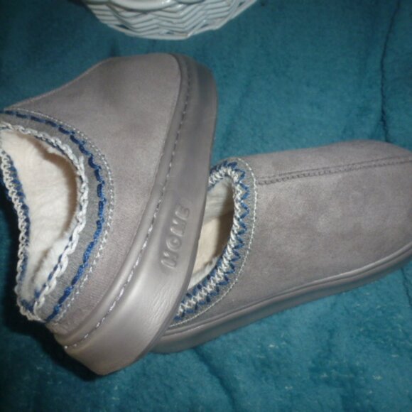 Easy to slip on  Sueded Slippers  Fleece Memory Foam Size EU 42-43 - Picture 1 of 9